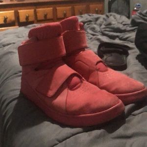 Size 11.5 Nike’s Velcro laces